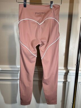 Phero High-Rise Leggings in Dusty Rose with Heart Piping